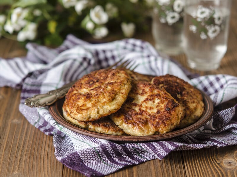 Дуже соковиті, ніжні й смачні курячі котлети. Рецепт без яєць