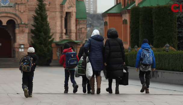 Діти вчать російську мову і люблять Путіна: СБУ взялася за нелегальну школу при монастирі УПЦ МП