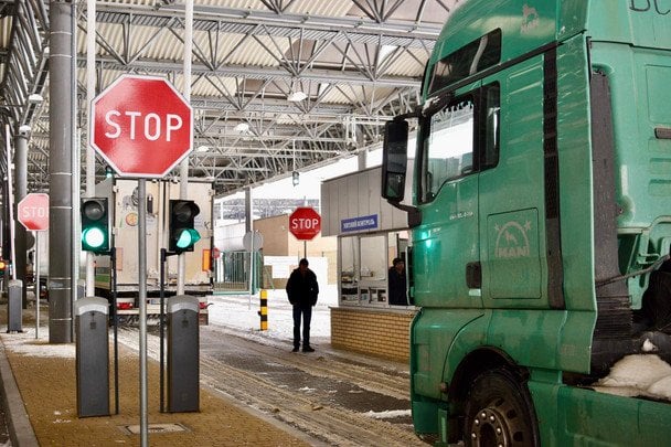 На західному кордоні України черги на виїзд: що відбувається