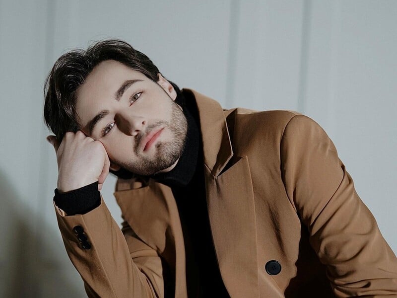 Khayat: Удома в мене нестерпно холодно. Я гріюся в обіймах самого себе й під двома ковдрами й ліжником Khayat: Удома в мене нестерпно холодно. Я гріюся в обіймах самого себе й під двома ковдрами й ліжником