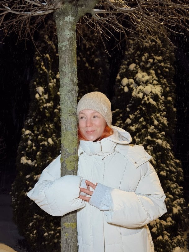 Світлана Тарабарова показала зимові розваги одразу з трьома дітьми на засніженому подвір'ї