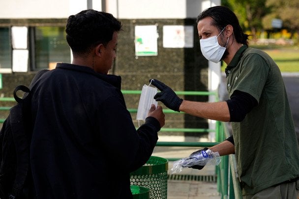 Світом шириться смертоносний вірус, від якого немає вакцини: що відомо