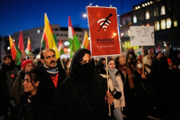 Протести в Ірані: яка країна допомагає придушувати заворушення