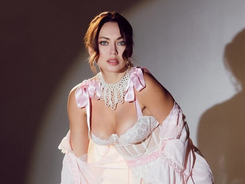 "Уже п'янесенька й цікавесенька". Саліванчук дуріла й завалилася обличчям у сніг. Відео