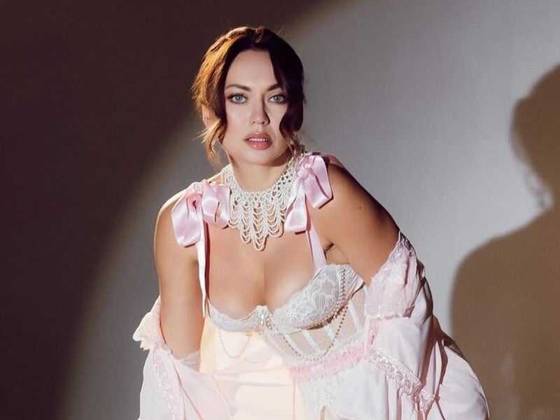 "Уже п'янесенька". Саліванчук дуріла й завалилася обличчям у сніг. Відео