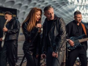 "Ніч". Тіна Кароль і Жадан зіграли закохану пару в харківському метро. Відео