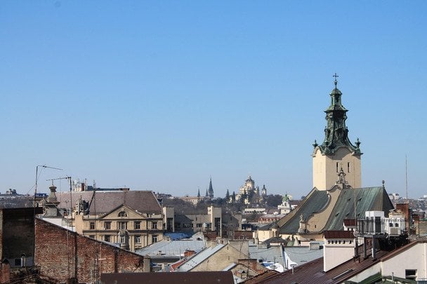 У Львові пролунали потужні вибухи — перші деталі