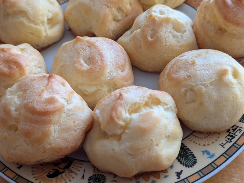 Потіште себе неймовірно смачними профітролями. Перевірений рецепт ніжного тіста й крему