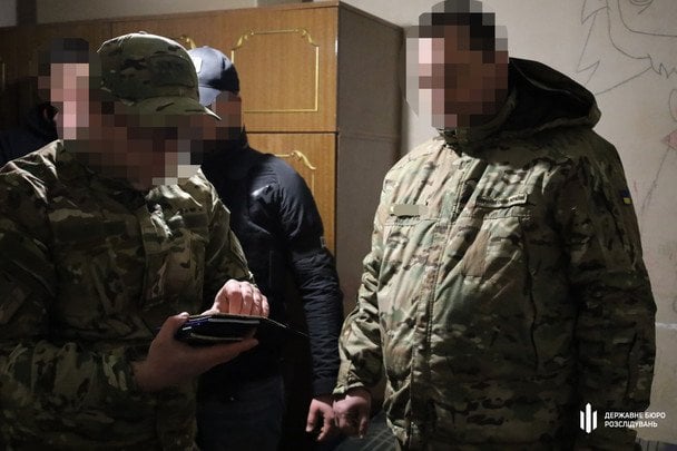 Зарплати військових ішли на азартні ігри: ДБР викрило фінансиста бригади ЗСУ