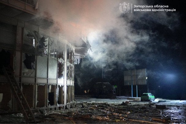 Атака дронів у Запоріжжі та Миколаєві й вибухи у РФ: головні новини ночі 2 січня 2026 року