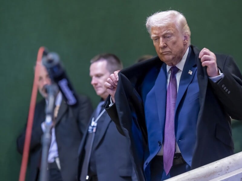 Що трапилося з лівою рукою Трампа. ЗМІ обговорюють величезний синець Що трапилося з лівою рукою Трампа. ЗМІ обговорюють величезний синець