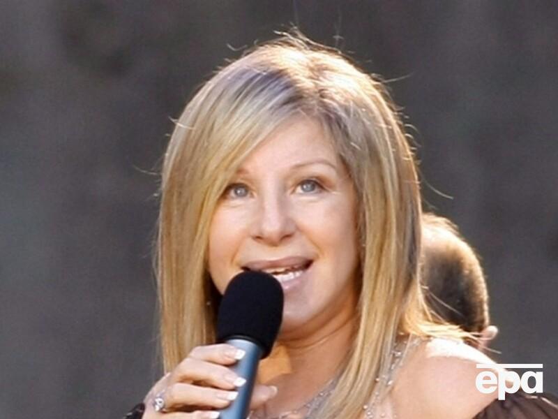 "Ми її обрізали". Стрейзанд показала квітку, яку вивели на її честь. Фото