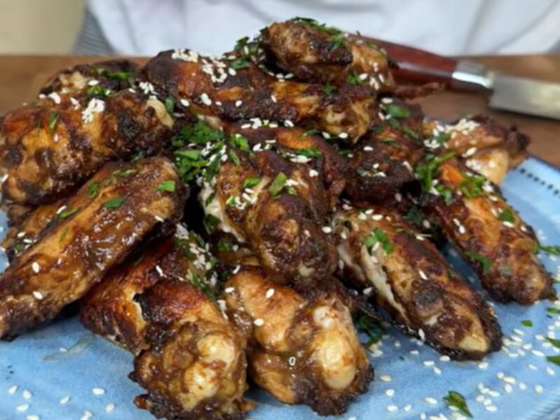Залиште курячі крильця в цьому маринаді – і вони вийдуть ніжними й ароматними. Перевірений рецепт