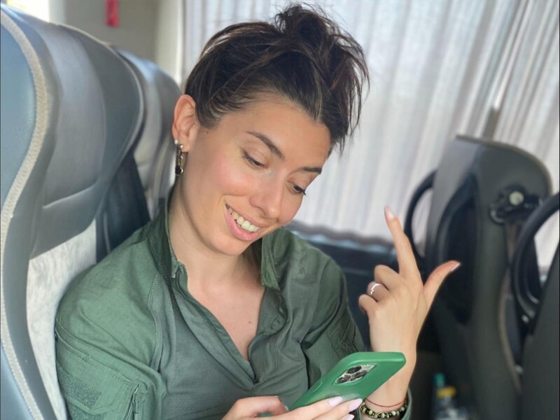 "Займає 10 хвилин, аромат на всю хату". Нардепка Мезенцева дала рецепт чудового фруктового кекса