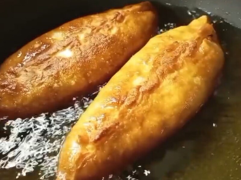 Насмажте собі смачних і хрустких пиріжків. Вдалий рецепт швидкого тіста на окропі