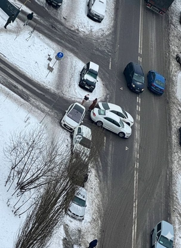 У Києві зіткнулися п’ять автівок: з’явилося фото