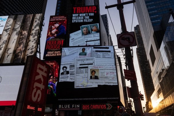 Файли Епштейна: Трампа звинуватили у зґвалтуванні неповнолітньої, а Білл Гейтс підхопив венеричну хворобу Файли Епштейна: Трампа звинуватили у зґвалтуванні неповнолітньої, а Білл Гейтс підхопив венеричну хворобу