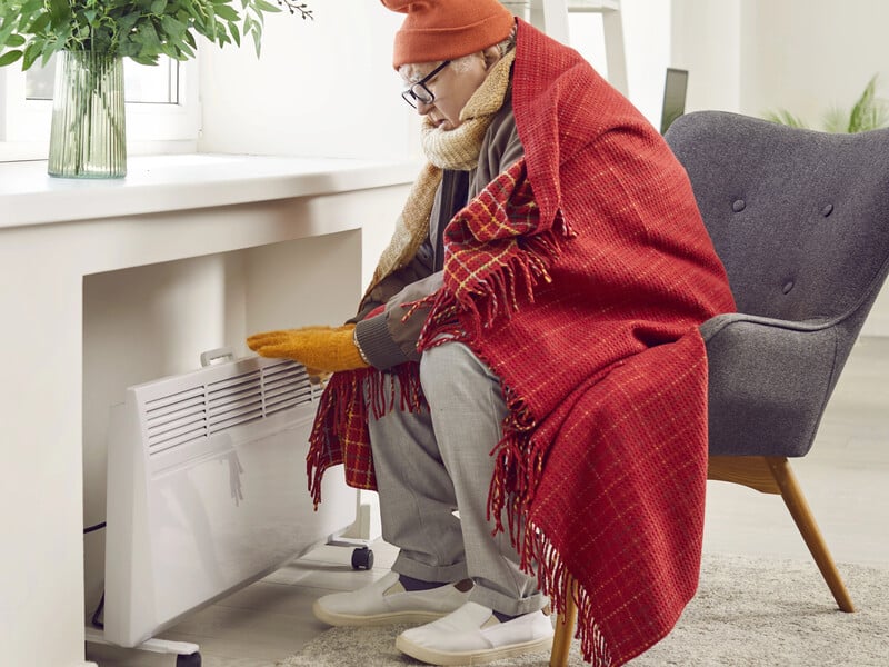 Лайфхак із рушником. Як зігрітися в холодній квартирі, коли довго немає опалення