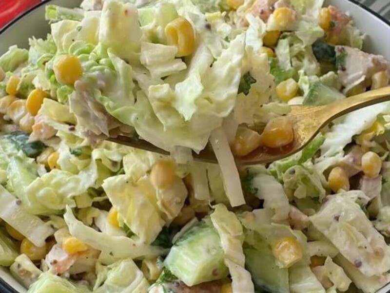 Дуже смачний і головне – без майонезу. Приготуйте цей ситний салат з особливим соусом