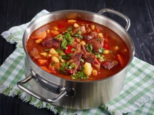 Приготуйте взимку ситний і ароматний закарпатський бограч. Рецепт