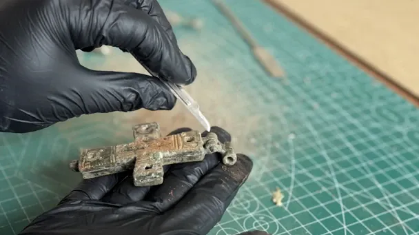 Археологи викопали таємничий запечатаний хрест: що приховує тисячолітня реліквія Археологи викопали таємничий запечатаний хрест: що приховує тисячолітня реліквія