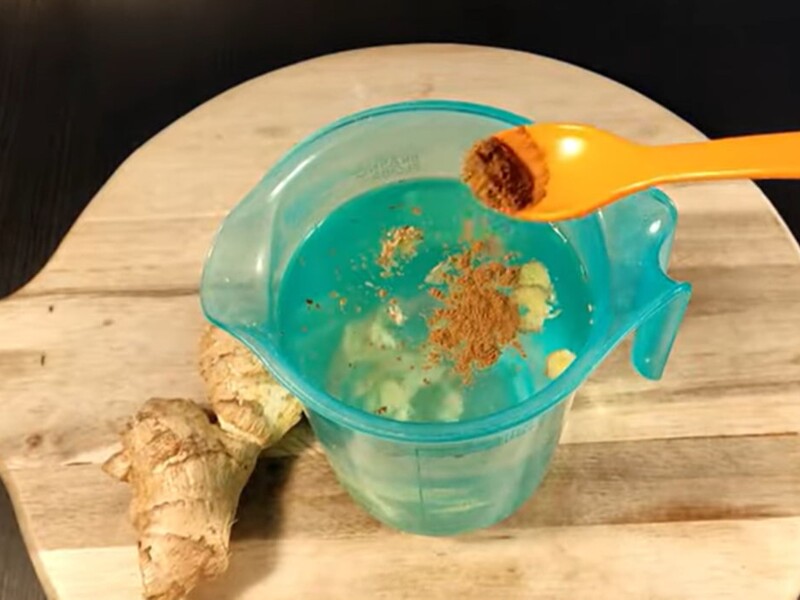 Розчиніть це у воді – і ноги не будуть мерзнути. Лайфхак, як приготувати зігрівальний настій