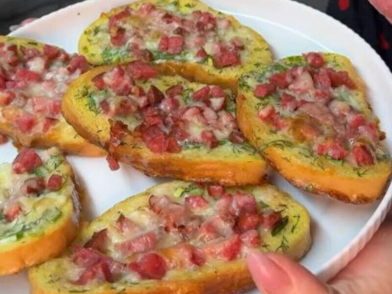 Щоб отримати найсмачніші і найсоковитіші гарячі бутерброди, покладіть на хліб цю начинку