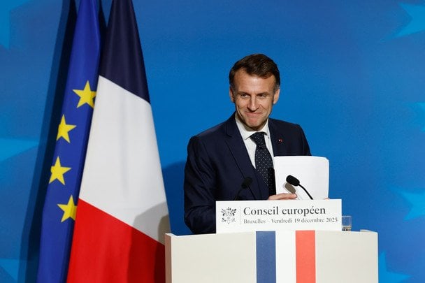 Макрон із залитим кров’ю оком: що стоїть за незвичайним виглядом президента Франції Макрон із залитим кров’ю оком: що стоїть за незвичайним виглядом президента Франції