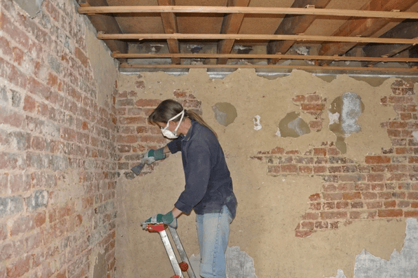 Таємниці у стінах: подружжя знайшло столітні речі під час ремонту вікторіанського будинку