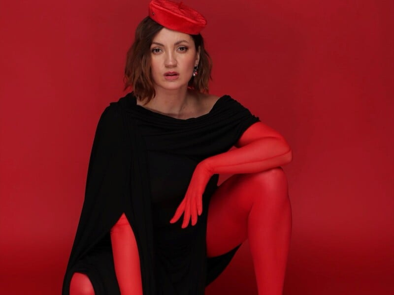 "За столами сиділи вчителі". Цибульська розповіла, як школяркою провела весілля для доньки директорки