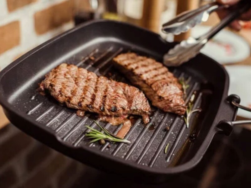 Секрет приготування соковитого стейка – у цьому рецепті. Зробіть так само – і він буде, як у ресторані