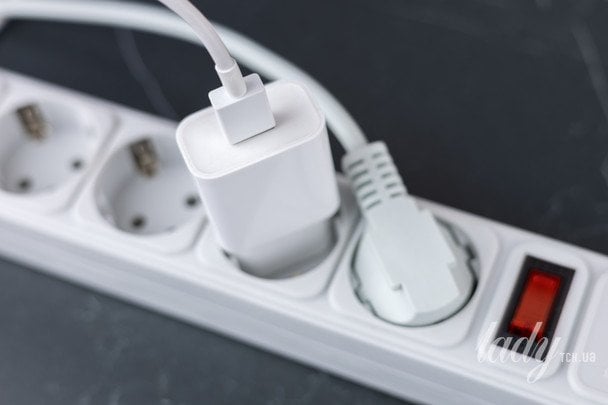 Скільки електроенергії “з’їдають” ноутбук, роутер і смартфон: реальні цифри Скільки електроенергії “з’їдають” ноутбук, роутер і смартфон: реальні цифри