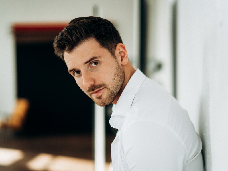 "Збираємося в одній кімнаті". Зірка "Коли ти вийдеш заміж?" Текучев розповів про життя під час блекаутів "Збираємося в одній кімнаті". Зірка "Коли ти вийдеш заміж?" Текучев розповів про життя під час блекаутів