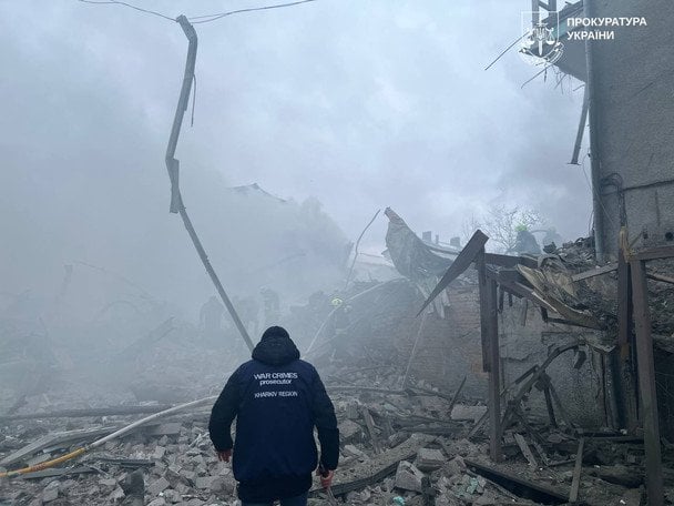 Який вигляд має центр Харкова після ракетного удару — відео з коптера