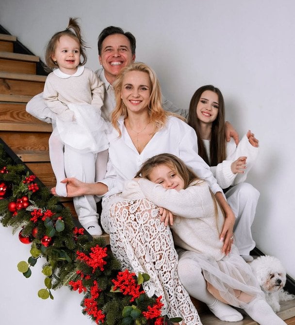 Лілія Ребрик показала одразу трьох підрослих доньок і підбадьорила у період відключення світла