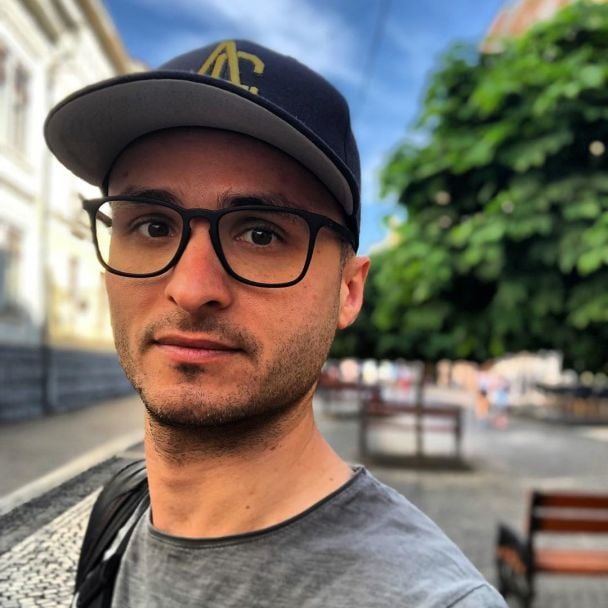 Ігор Ласточкін під час служби вийшов на зв’язок і з гумором показав себе у військовій касці