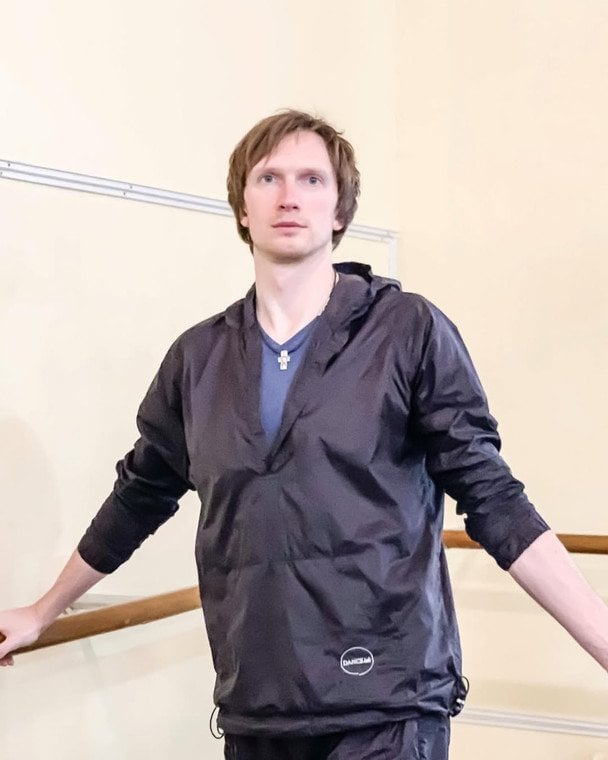 Український артист балету оскандалився появою у "Лебединому озері": у чоловіка анулювали бронювання