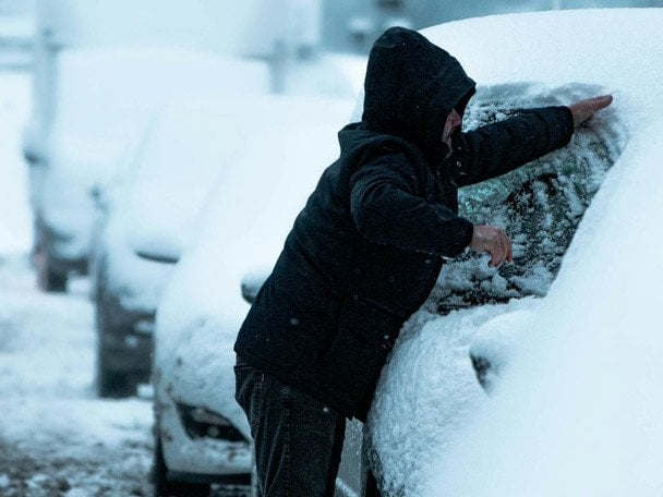 Як легко та безпечно відкрити двері чи замок автомобіля, якщо вони заклинили на морозі