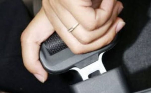 Де і чому водіям дозволяють їздити без ременів безпеки