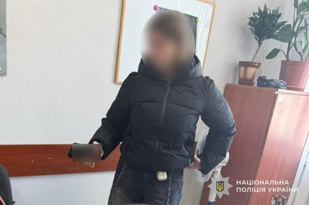 Народила вдома і залишила в під’їзді: у Тернополі знайшли 20-річну матір