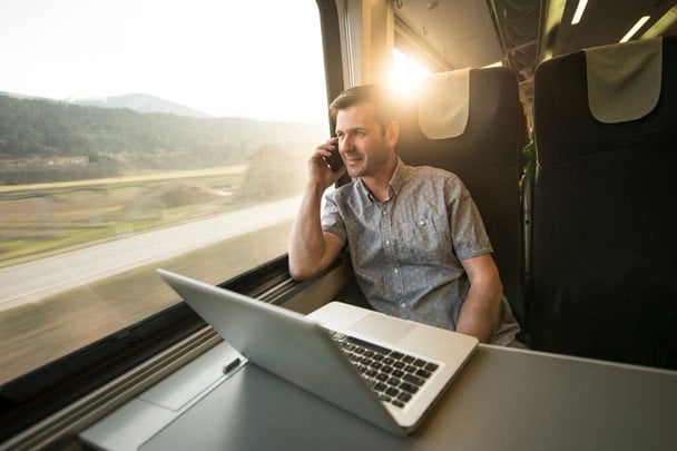 "Укрзалізниця" запустила Wi-Fi у поїздах: скільки коштує інтернет та як підключитися