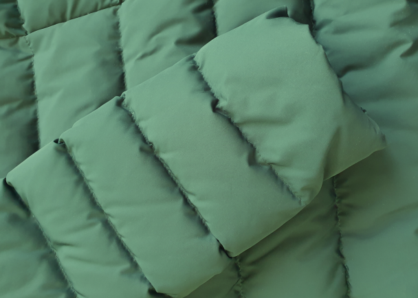 Як швидко відчистити зимову куртку від бруду та масних плям: дієвий трюк, перевірений часом