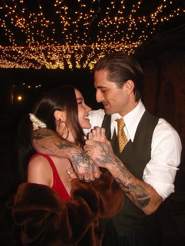 Соліст Måneskin Даміано Давид підтвердив заручини з Дав Кемерон і похизувався її розкішною обручкою