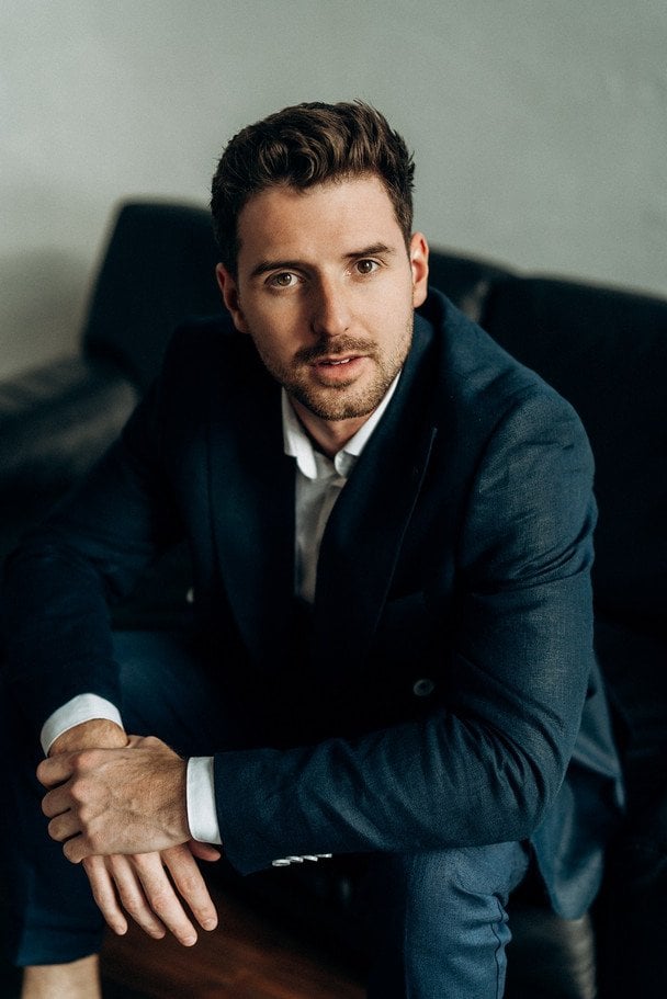 Відомий український актор зізнався, як з маленьким сином рятується від холоду без світла у Києві