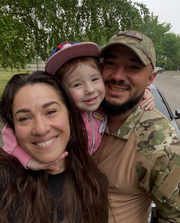 Наталка Карпа розчулила прощанням її доньки з батьком-військовим, який їде на фронт