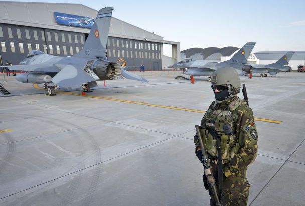 Румунія підняла винищувачі F-16 через загрозу російських дронів: що відомо