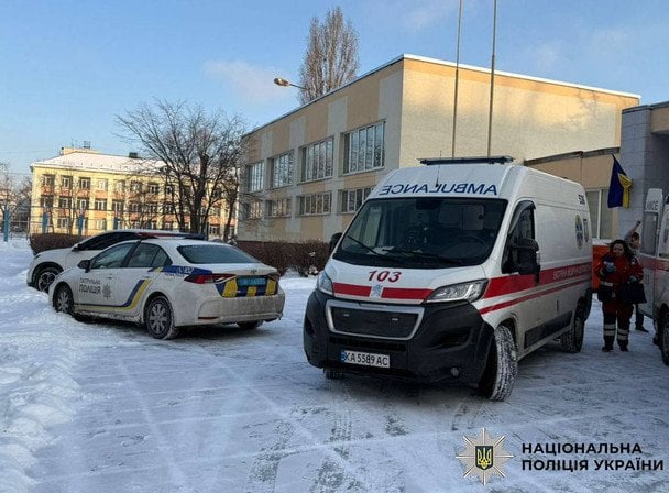 У Києві школяр напав із ножем на вчительку та однокласників: деталі