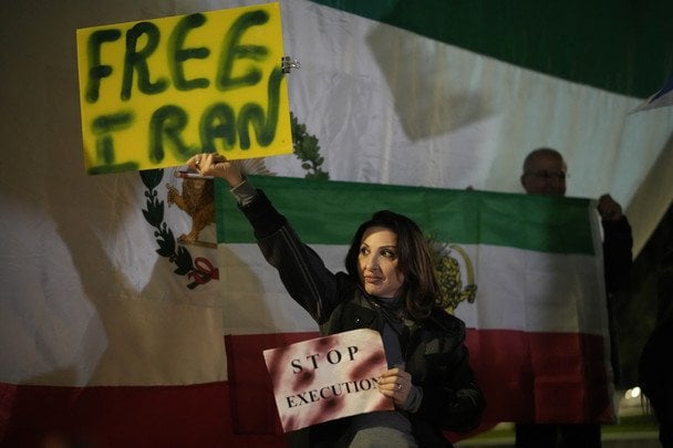 Протести в Ірані: почалося полювання на медиків, які допомогають мітингувальникам