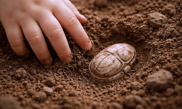 Трирічна дівчинка знайшла камінь, який виявився артефактом віком 3800 років