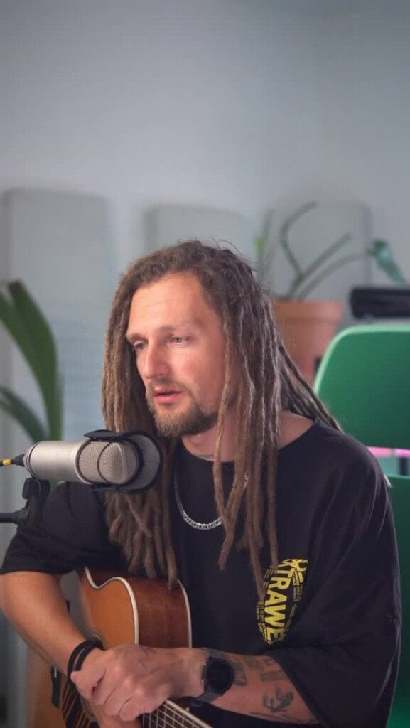 Відомий український продюсер виїхав з України під час війни й розкрив, як це йому вдалося